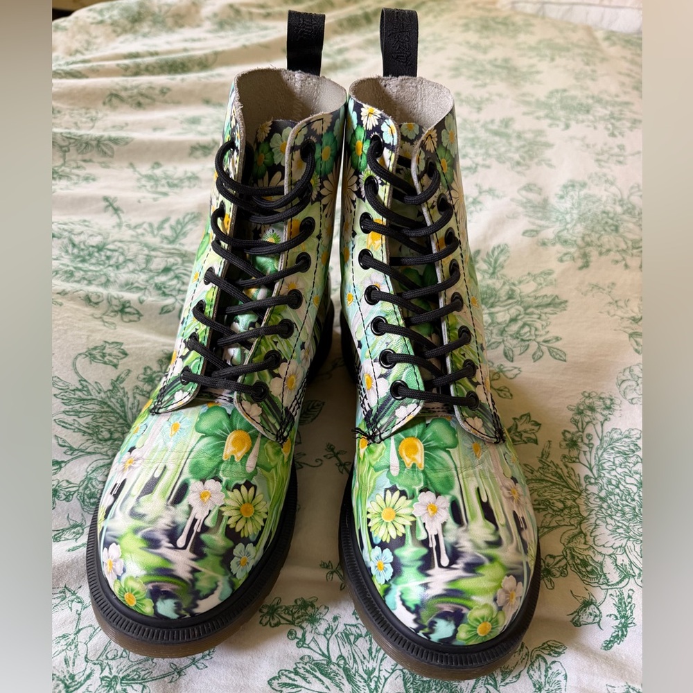 ***SUPER RARE SPECIAL EDITION*** Dr Martens 1460 Pascal Floral Combat Boots Sz 8